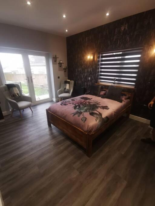 Beautiful Masons Hideaway Studio Apartment Bridgend  Extérieur photo